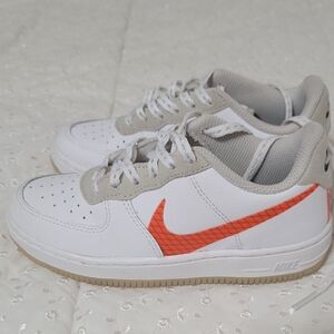 Nike Kids Sneakers in White and Orange